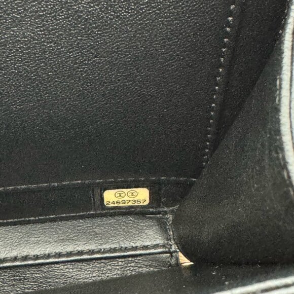 Chanel Small CC Filigree Vanity Case Black and Beige Caviar Antique Gold Hardwar - Picture 8 of 15